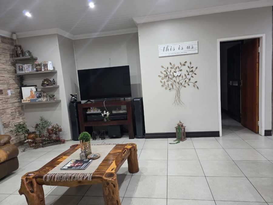 4 Bedroom Property for Sale in Geelhoutpark North West